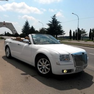 Новинка! Белый кабриолет Chrysler 300C - visitcar.ru